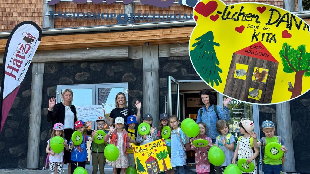 Die Eichhörnchen-Gruppe der Kita in Königshütte erhält bei Harzdrenalin ihren Spendenscheck.