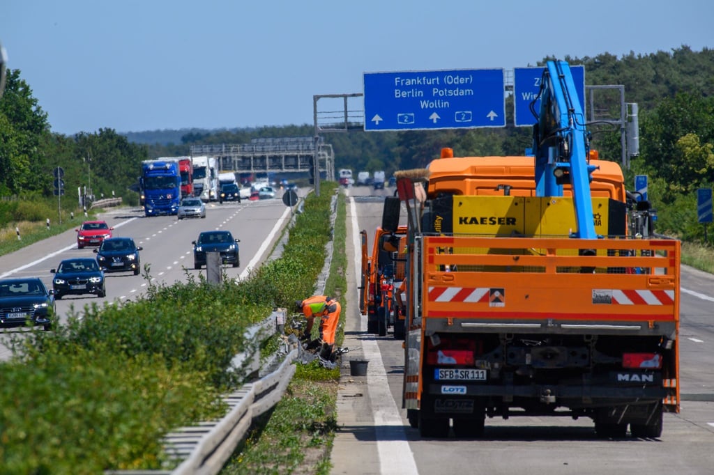 Autofahrer Richtung Berlin werden gebeten, die Unfallstelle weiträumig zu umfahren.