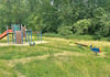 Zur Spielplatzsituation in Bad Kösen herrschte Redebedarf.  In den Saalbergen  haben Anwohner in Eigeninitiative den Weg zu den Spielgeräten freigelegt, so dass die Kinder nicht mehr durch das hohe Gras stapfen müssen. 
