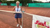 Die 81-jährige Magdeburgerin Renate Nadge spielt leidenschaftlich Tennis. Auf der Weltrangliste der Damen zwischen 80 und 85 Jahren ist sie auf dem siebten Platz von  insgesamt 145. 