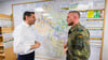 Ministerpräsident Lies informiert sich beim Landeskommando über die Arbeit der Bundeswehr.