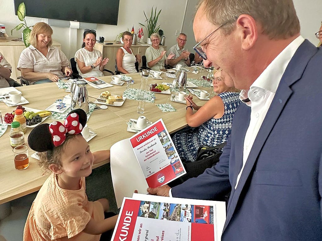 Rosalie gehört zu den jüngsten Kulturkonsulen und erhielt ebenfalls eine Urkunde.