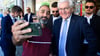 Der Bundespräsident kann sich offenbar mit Selfies anfreunden.