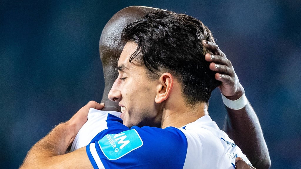 Jason Ceka und Amara Condé im Jahr 2021. Beide bejubeln Cekas Treffer zum 4:0 gegen Türkgücü München in der 3. Liga.