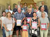 Sie alle dürfen sich von nun an „Kulturkonsule des Salzlandkreises" nennen. Die Auszeichnungen verlieh ihnen Landrat Markus Bauer (rechts hinten).