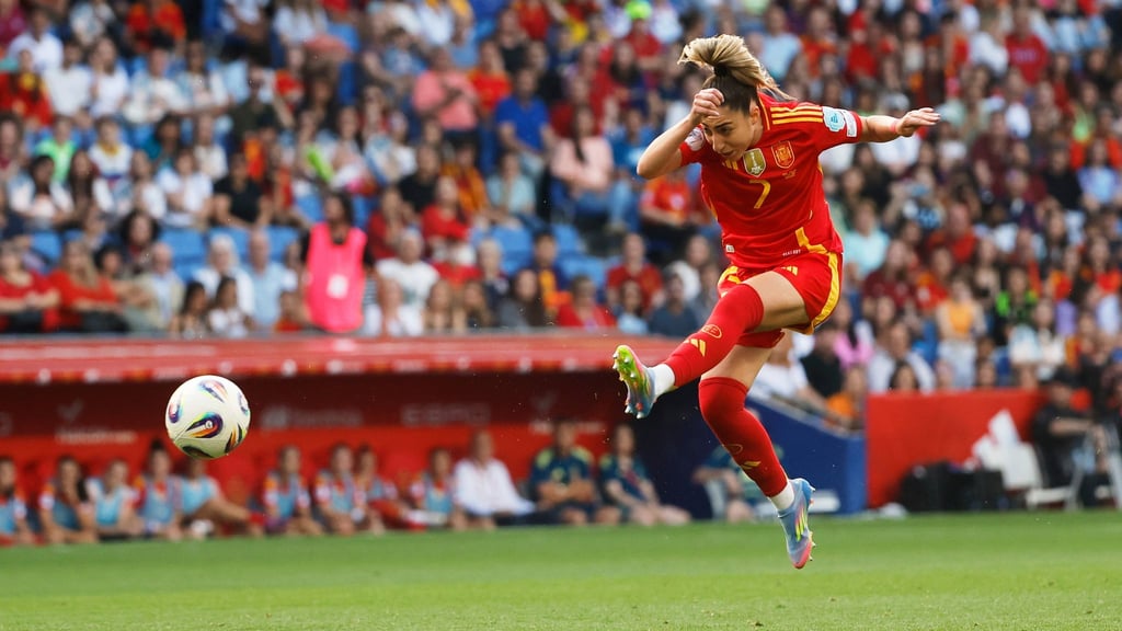 Die spanische Außenstürmerin Olga Carmona will mit ihrem Team bei der EM weit kommen.