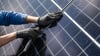 Auf neuen Häusern müssen in Bremen künftig Solaranlagen installiert werden. (Archivfoto)