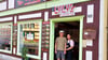 Das Lyly's Restaurant mit seinen  Besitzern, dem Ehepaar Nguyen. 