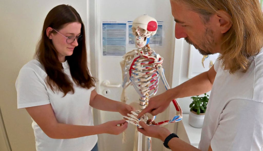 Zoe von Heyden hat in der Ergotherapie von Sebastian Fahrenbruch ein Schülerpraktikum absolviert.
