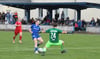 Maja Bauerschmidt (in Blau) hat in der abgelaufenen Saison drei Tore in 16 Spielen erzielt.