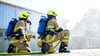Die Feuerwehr bittet Anwohner, Fenster und Türen geschlossen zu halten. (Archivfoto)