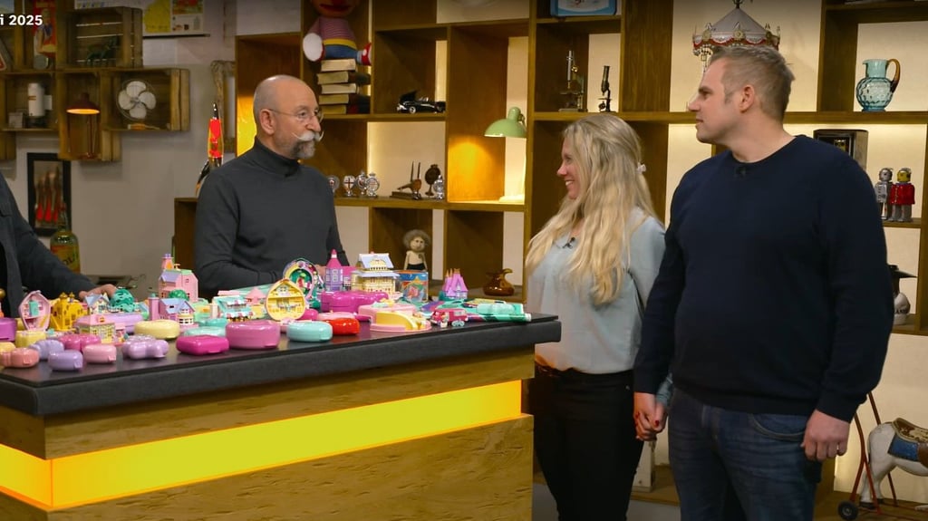 Eine große Sammlung an Polly-Pocket-Spielzeug wird bei "Bares für Rares" angeboten.