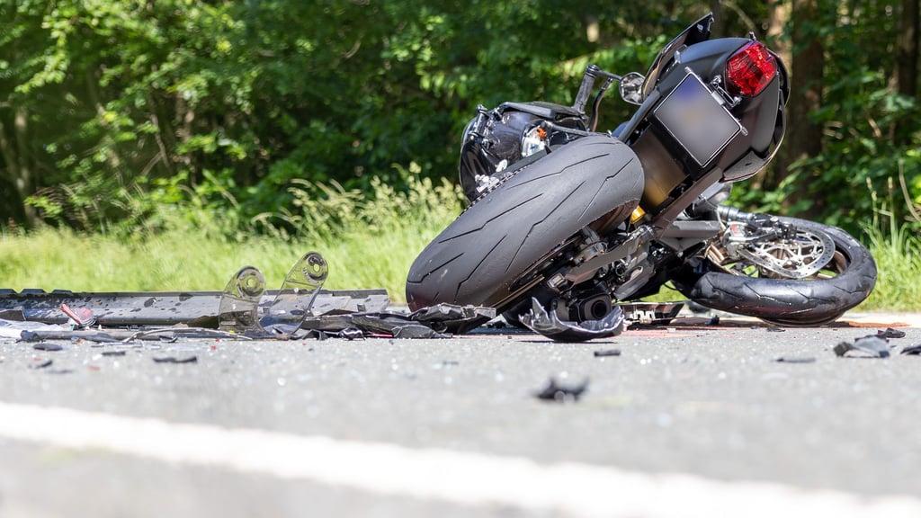 Ein verunfalltes Motorrad.