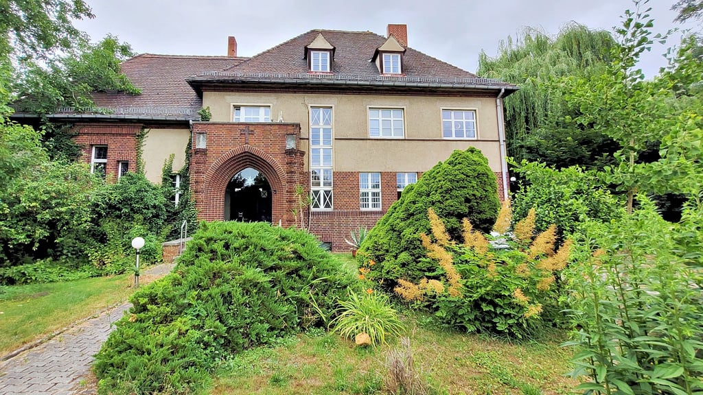 Das evangelisches Gemeindezentrum in Luckenau ist ein denkmalgeschütztes Schmuckstück mit Alterserscheinungen.