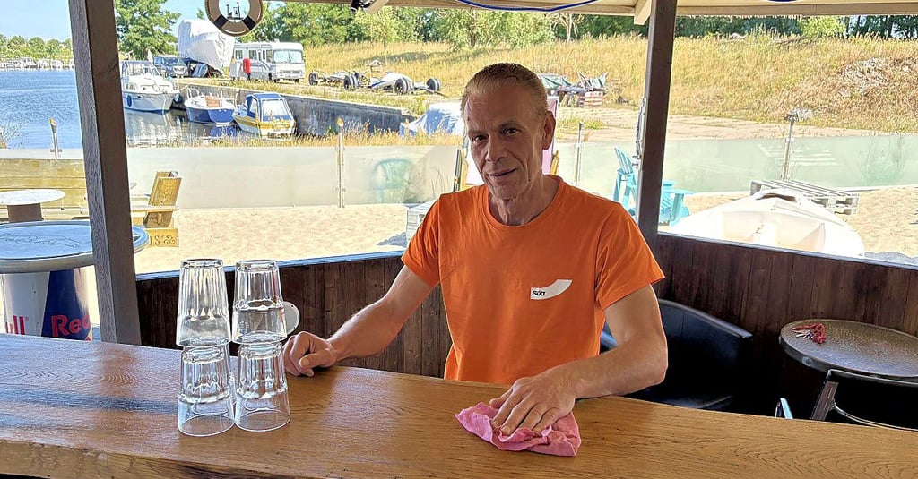 Er ist der Neue in der Hafenbar „Anker“: Nebi Nuhiji ist künftig als Geschäftsführer am alten Kohlehafen in Burg im Einsatz.