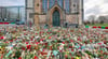 Kerzen, Blumen, Plüschtiere künden von Trauer um und Mitgefühl für die Opfer des Anschlags auf den Magdeburger Weihnachtsmarkt. Rolf Scheider, Stadtrat in Havelberg, hat Opfer nach mehrheitlicher Auffassug der Ratsmitglieder verhöhnt.