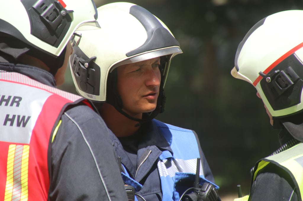 Die Berufsfeuerwehr konnte das Feuer schnell unter Kontrolle bringen.