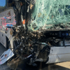 Der Reisebus fuhr auf der A2 in Folge von Verkehrsbehinderungen auf einen Lastwagen auf.&nbsp;