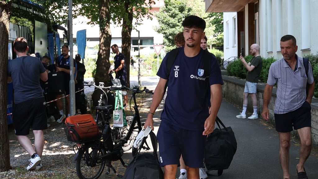 Für Neuzugang Laurin Ulrich bietet sich nach der Bekanntgabe des Transfers am Montag direkt die Möglichkeit, seine neuen Mitspieler im Camp gut kennenzulernen.
