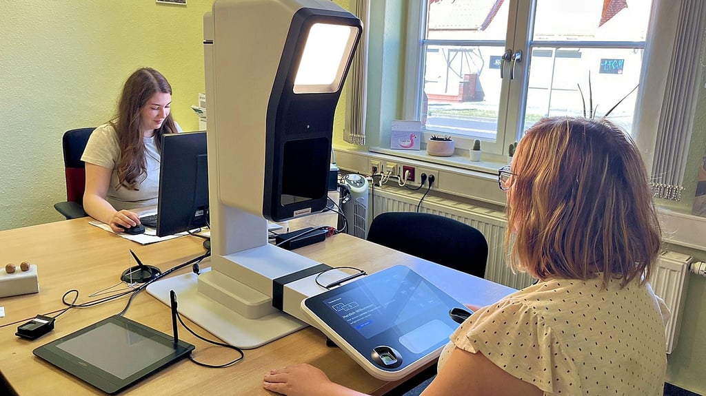 Für alle, die in der Verwaltung Pass oder Ausweis beantragen, steht jetzt diese Technik für die Aufnahme eines Passbildes zur Verfügung.