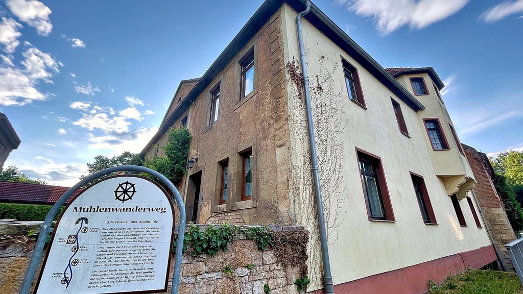 14. Jahrhundert: Tatsächlich auf solch alten Grundmauern steht die Apel-Mühle, eine der noch erhaltenen Mühlen entlang der Geisel.