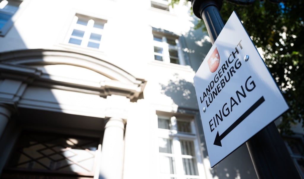 Die Verteidiger der beiden Angeklagten im Lüneburger Prozess um Aufenthaltstitel gegen Bezahlung haben milde Haftstrafen gefordert. (Symbolbild)