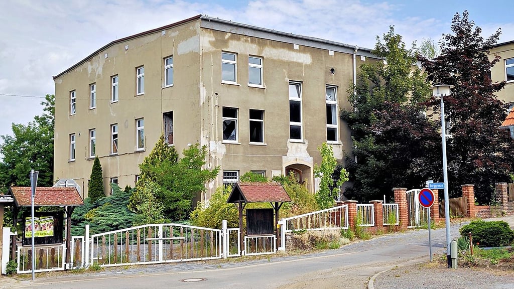 Das Gebäude an der Ecke Berggrenze/Hüttenberg in Hettstedt steht seit Jahren leer.