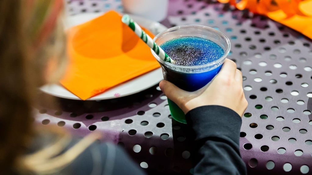 Manchem Slush-Eis wird Glycerin zugesetzt, um es geschmeidiger zu machen. Das kann in höheren Mengen aber zu Kopfschmerzen, Übelkeit und Benommenheit führen.