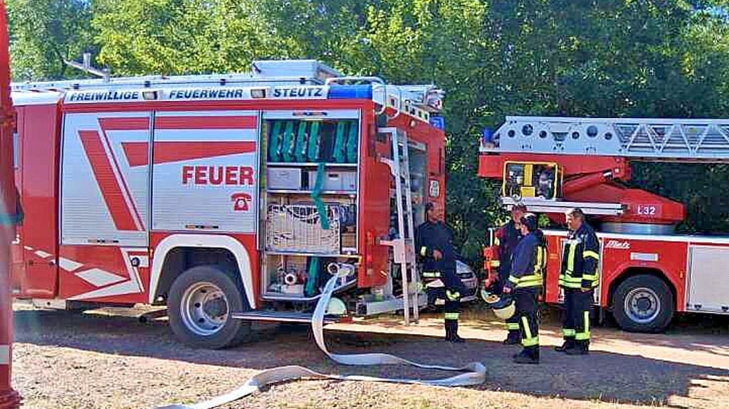 Die Steutzer Ortswehr rückte mit ihrem HLF gestern nach Aken aus.