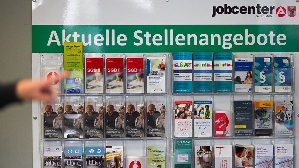 Für 161 freie Stellen im Norden des Kreises Stendal werden derzeit Mitarbeiter gesucht.