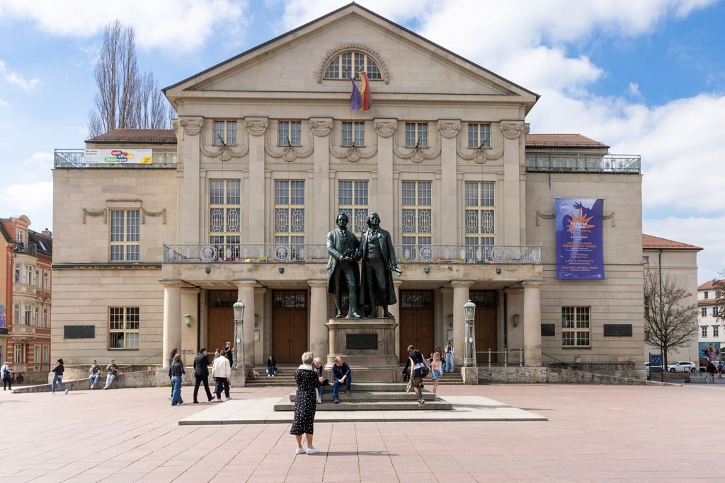 Die Stadt Weimar schreibt die Vergabe von Planungsleistungen für die Generalsanierung des Hauses neu aus. (Archivbild)