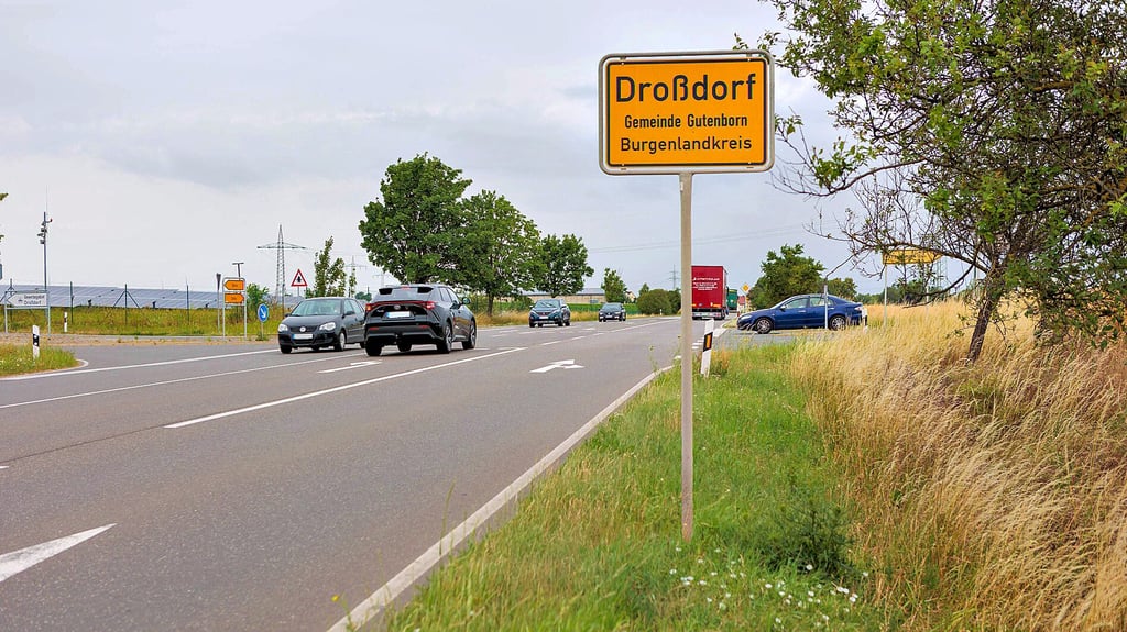 Auf dieser Fotomontage ist das Ortseingangsschildes Droßdorf – aus Richtung Gera kommend – schon einmal so manipuliert, wie es im Gemeinderat beschlossen wurde.