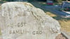 Selbst Buchstaben aus Grabstein-Inschriften wurden von Dieben auf dem Stapelburger Friedhof entwendet.  