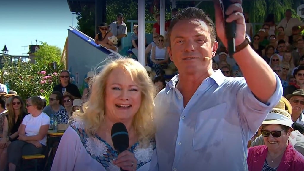 Bei der ARD-Show "Immer wieder sonntags" leistete sich Moderator Stefan Mross einen peinlichen Patzer.