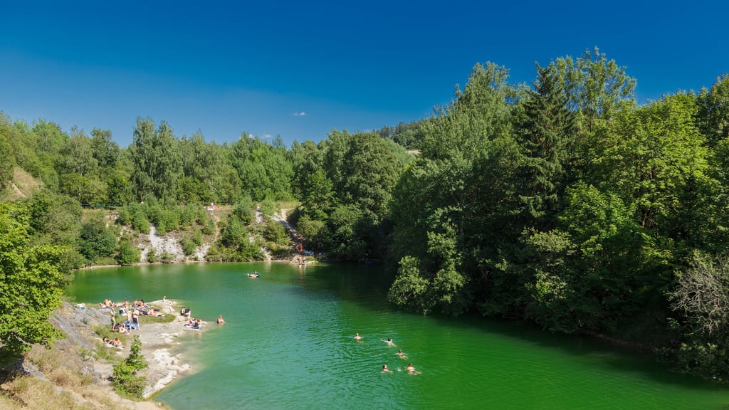 An einigen Badeseen in Sachsen-Anhalt kann man ungestörter schwimmen - hier einige Geheimtipps.