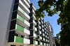 Weiß-grün sind die Balkone an dem neuen Wohnhaus in Magdeburg gehalten. 54 Wohnungen stehen dort bald zur Vermietung.