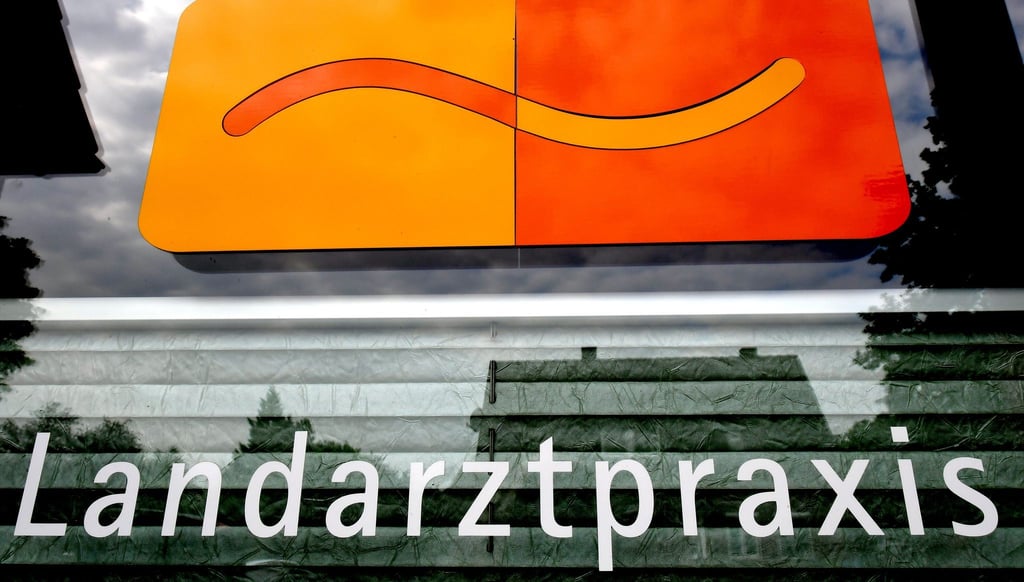 Sachsen-Anhalt will die Zahl der Studienplätze für zukünftige Land- und Amtsärzte erhöhen (Archivbild)