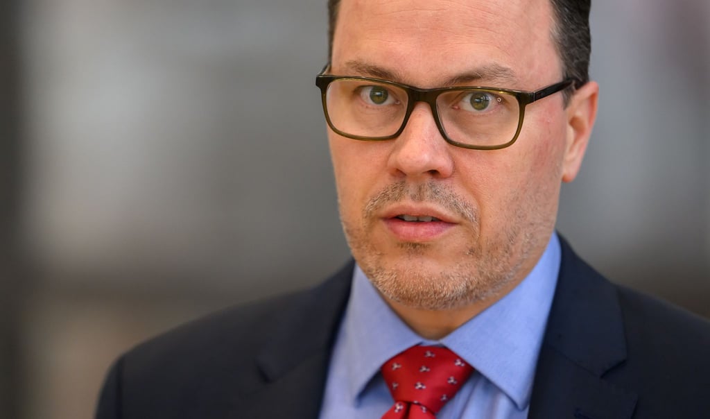 Sachsens Wirtschaftsminister Dirk Panter ist wegen der geplanten polnischen Grenzkontrollen besorgt (Archivbild).