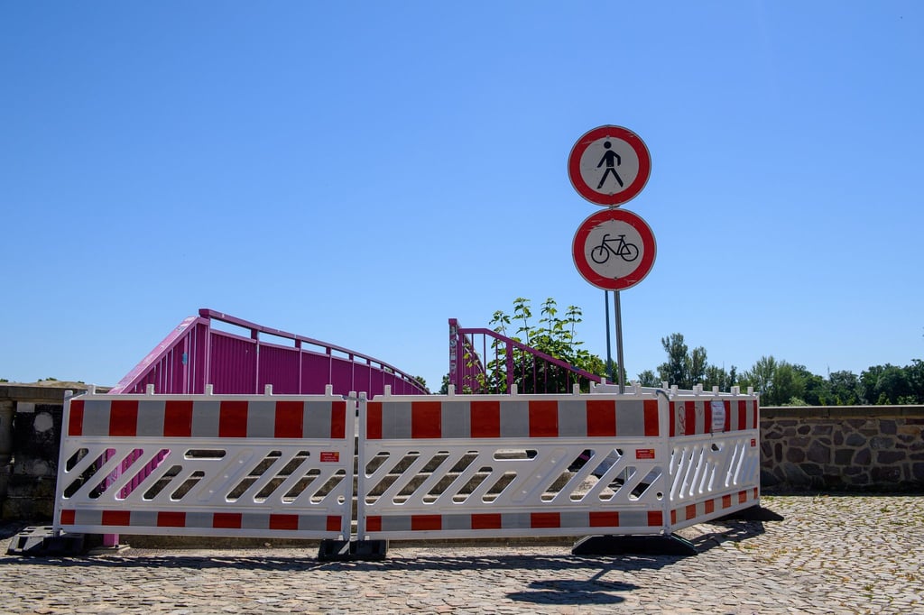 Ein vielgenutzter Abschnitt der Elbuferpromenade in Magdeburg ist nicht mehr sicher.