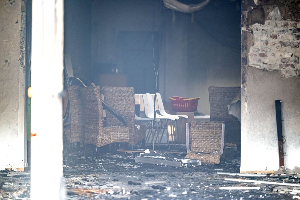 Der Brand brach in einem Wohn- und Geschäftshaus in der Innenstadt von Wilhelmshaven aus (Archivbild)