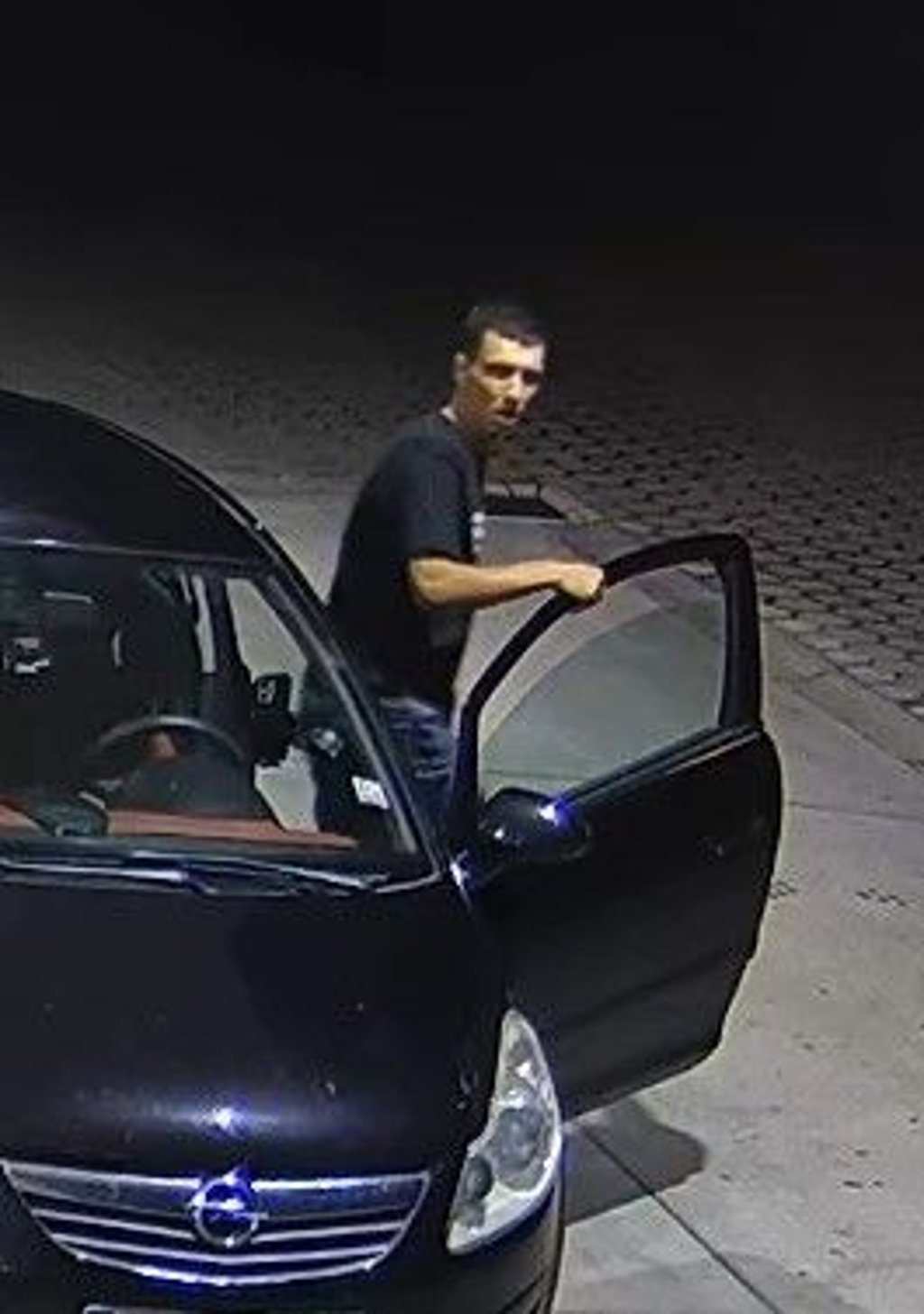 Nach diesem mutmaßlichen Diesel-Dieb wird in Halle gesucht.