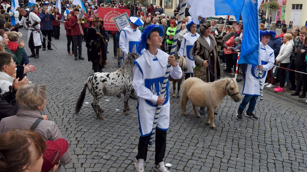 Der kaiserliche Herold kam im vergangenen Jahr nicht hoch zu Ross, sondern mit drei Minipferden - "zur Einarbeitung".
