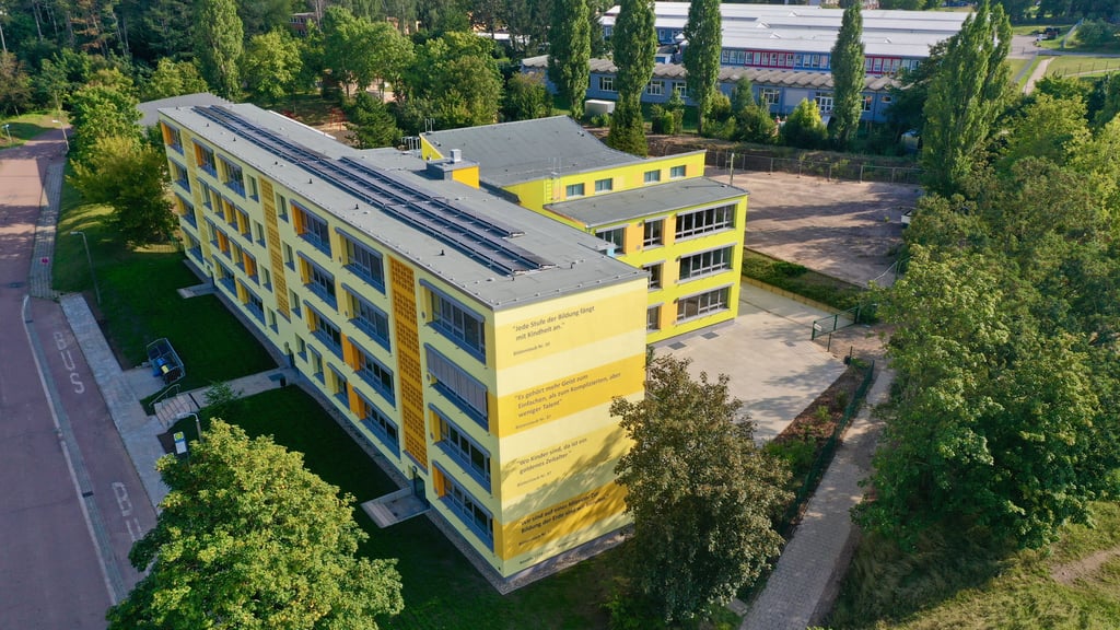 Mit Hilfe von Spenden sollt ein Sonnensegel für den pausenhaof der Novalisgrundschule in Hettstedt angeschafft werden. Das klappt nun nicht.
