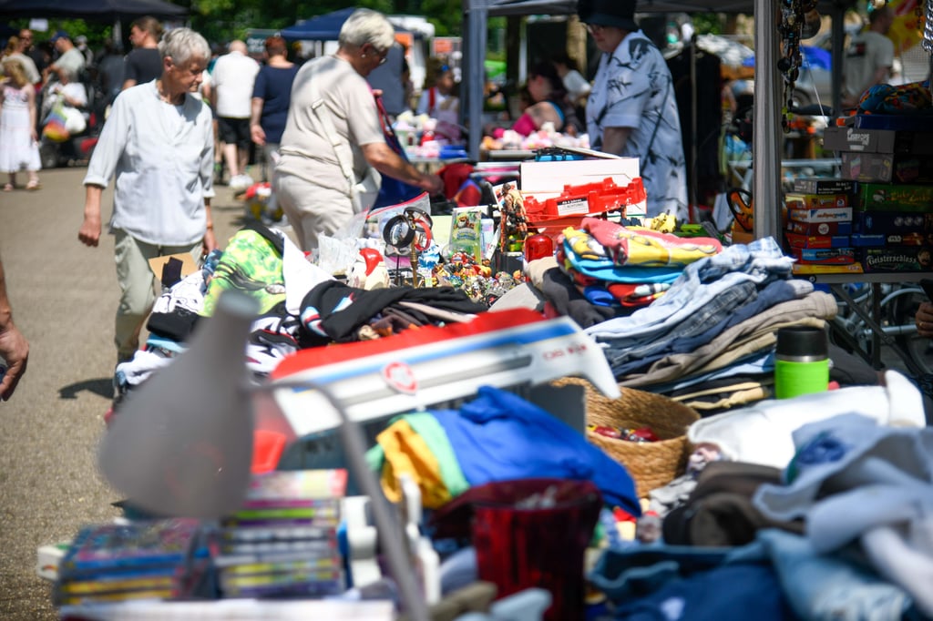 Der Magdeburger Flohmarkt lädt zum Bummeln ein.