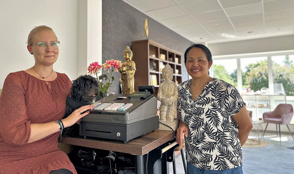 Für Thai-Masseurin Pataran Wulf erweist sich die Adresse in Biederitz als Glücksgriff. Gemeinsam mit Miriam Hoppe, ihrem tierischen Begleiter „Teddy“ und Pool-Papst Matthias Pütsch alte Kasse leiten die beiden Frauen künftig die Geschicke in der Karl-Marx-Straße.