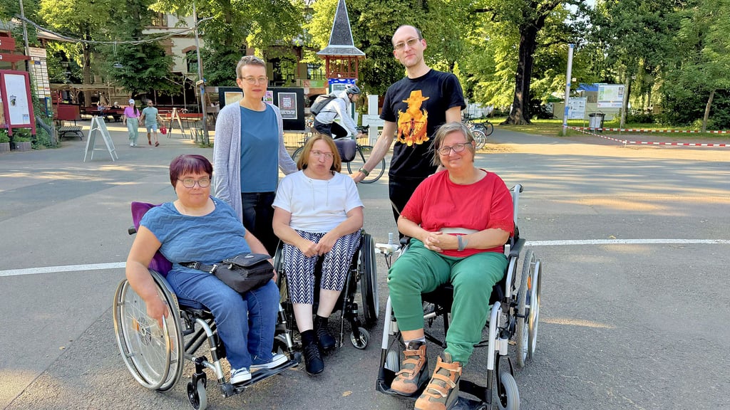 Sandy, Vera, Annett, Susanne und Mirko – tanzen in der Gruppe „Abgefahren“ und setzen ein starkes Zeichen für Inklusion und Zusammenhalt.