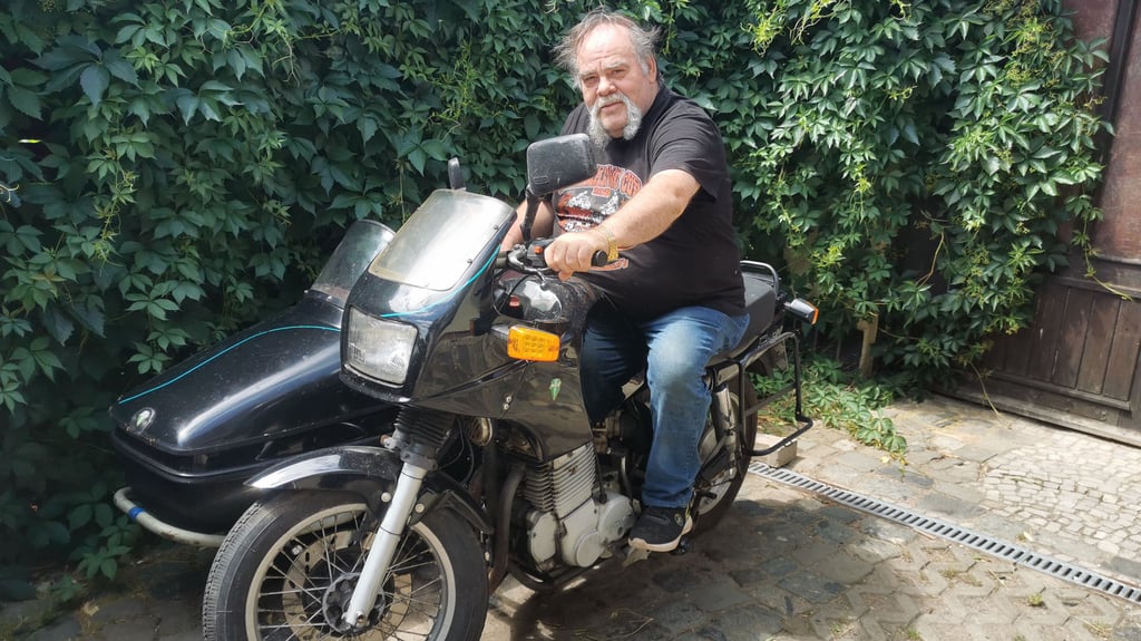 Manchmal fährt der Experte für Zweitakter-Motorräder Andreas Steinsdörfer mit seinem MZ-Gespann durch den Harz.