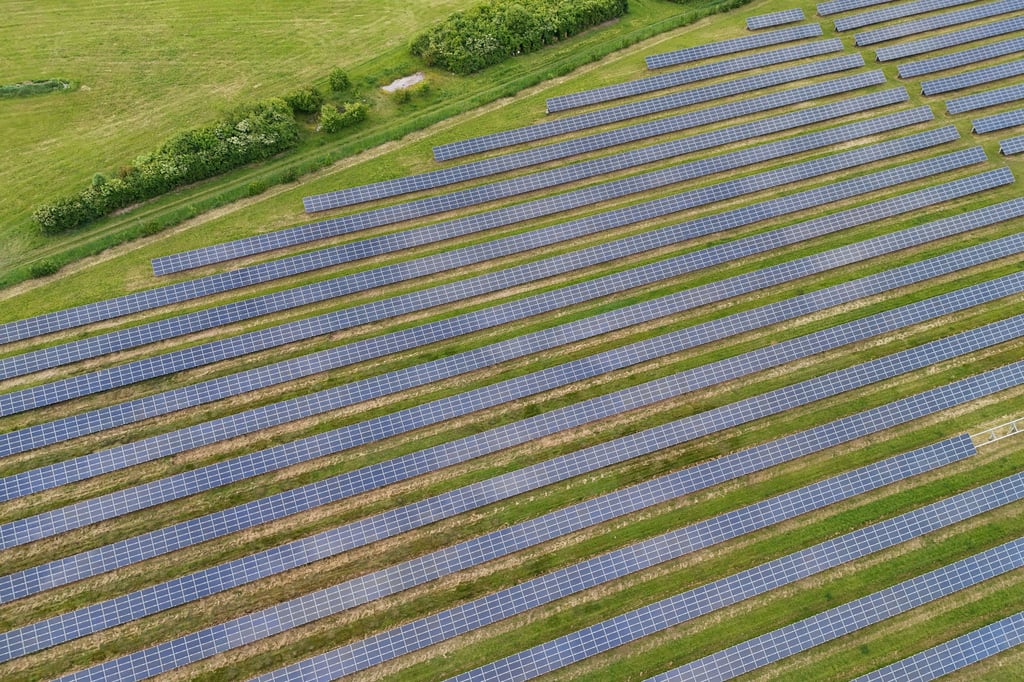 70 bis 100 Hektar PV-Anlagen wollen das Agrarunternehmen und ein Partner pro Gemeinde errichten.