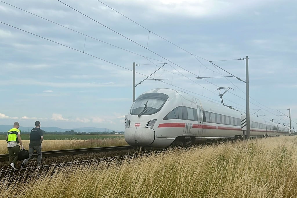 Der Zug blieb auf offener Strecke in Niederbayern stehen.