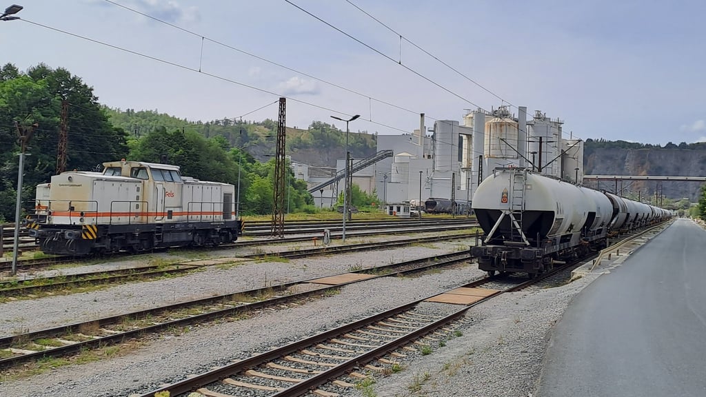 Die Fels-Werke setzen aktuell Dieselloks auf der Strecke in Rübeland ein.